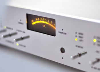 BURMESTER 100 Phono Preamplifier : une touche de luxe, mais pas que…