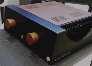CARE Orchestra assortit sa gamme d’enceintes acoustiques d’un amplificateur intégré