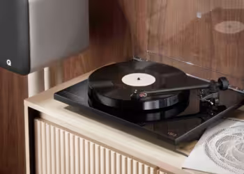 Tiens ! une platine vinyle chez GOLDRING ?