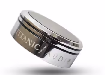 TITANIC Newton Clamp : ce palet presseur de vinyle s&rsquo;inspire des lois de la physique