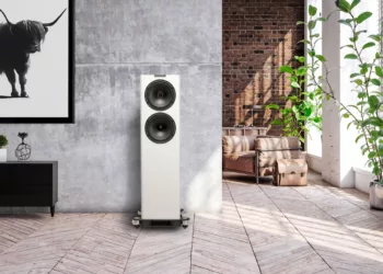 FYNE Audio inaugure sa nouvelle gamme F700 SP avec deux nouvelles colonnes